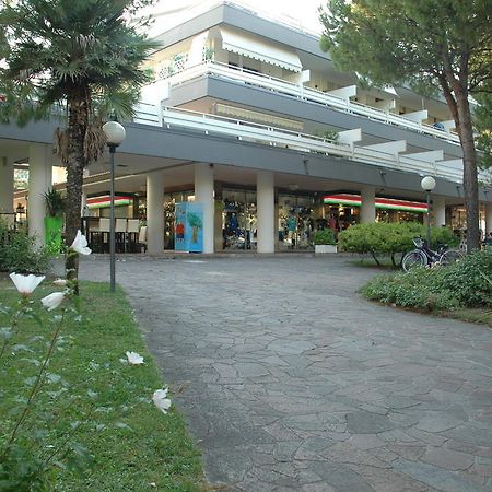Residence Isvico Lignano Sabbiadoro Exterior photo